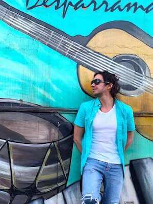 Dlue pintura guitarra