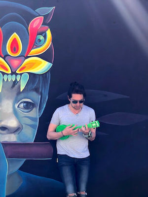 Dlue pintura ukulele neon